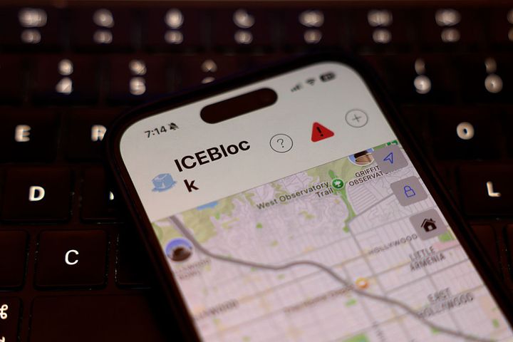 Apple Took Down These ICE-Tracking Apps. The Developers Aren't Giving Up