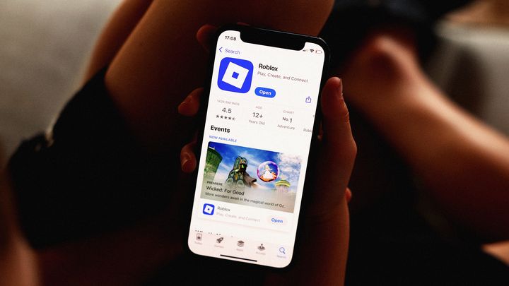 Roblox’s AI-Powered Age Verification Is a Complete Mess