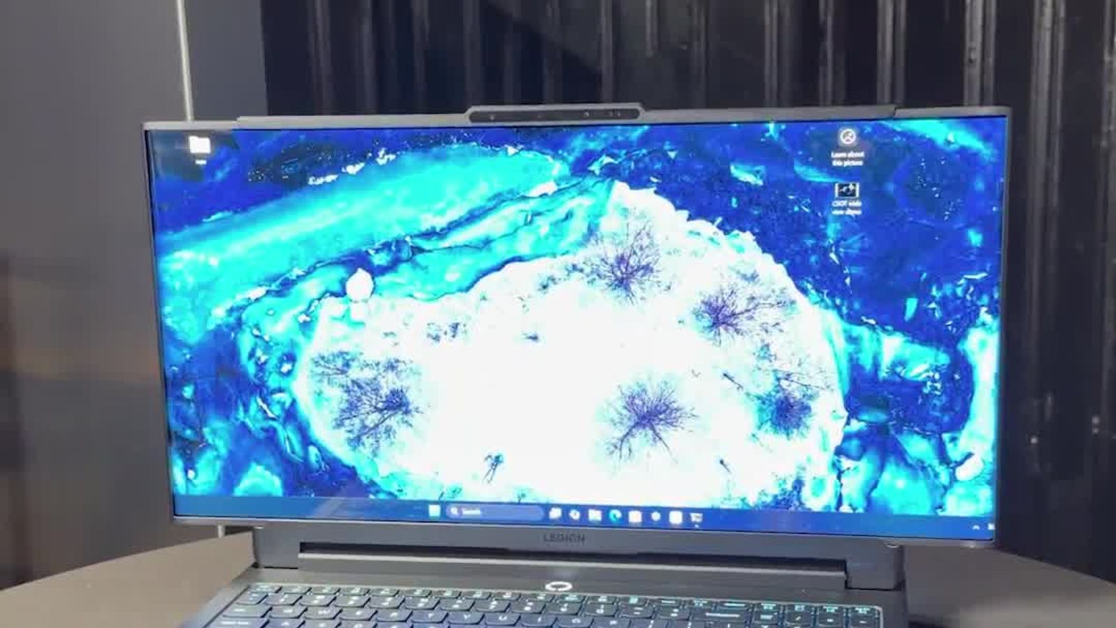 Lenovo’s Concept Laptop Can Go Ultrawide at the Touch of a Key